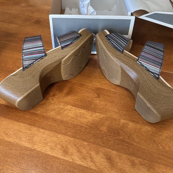 Lightly Used - Worn Once or Twice - Metallic Multi Stripe Women’s Dansko Sandal - Picture 6 of 6